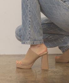  OASIS SOCIETY Vivienne - Slip On Platform Heels